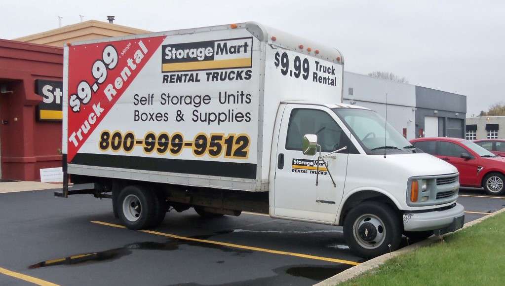 https://www.storage-mart.com/blog/wp-content/uploads/2014/10/lombard-moving-truck-1.jpg